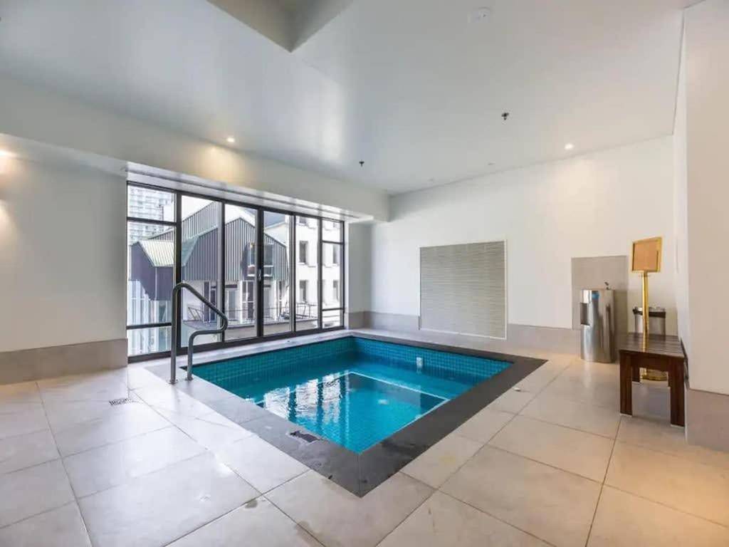 Bright One Bedroom Beauty With Balcony And Unbeatable Views Auckland Extérieur photo