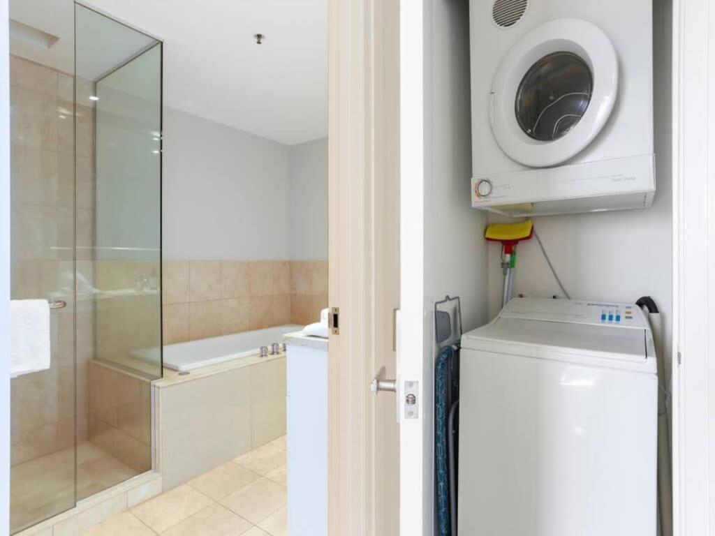 Bright One Bedroom Beauty With Balcony And Unbeatable Views Auckland Extérieur photo