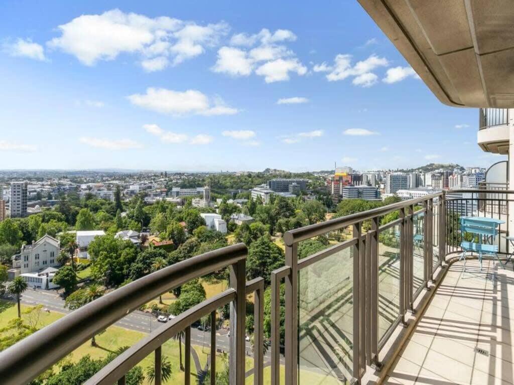 Bright One Bedroom Beauty With Balcony And Unbeatable Views Auckland Extérieur photo