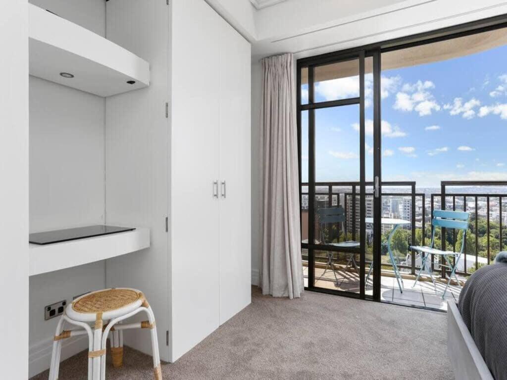 Bright One Bedroom Beauty With Balcony And Unbeatable Views Auckland Extérieur photo