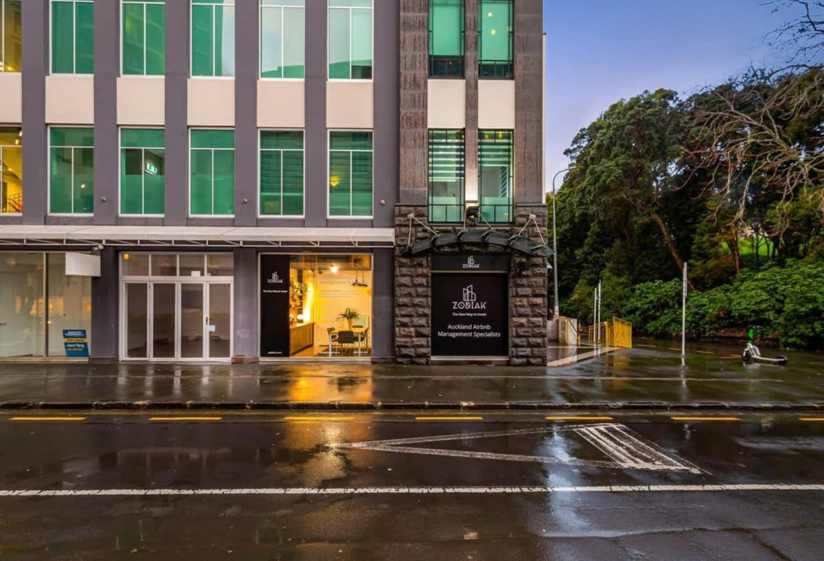Bright One Bedroom Beauty With Balcony And Unbeatable Views Auckland Extérieur photo