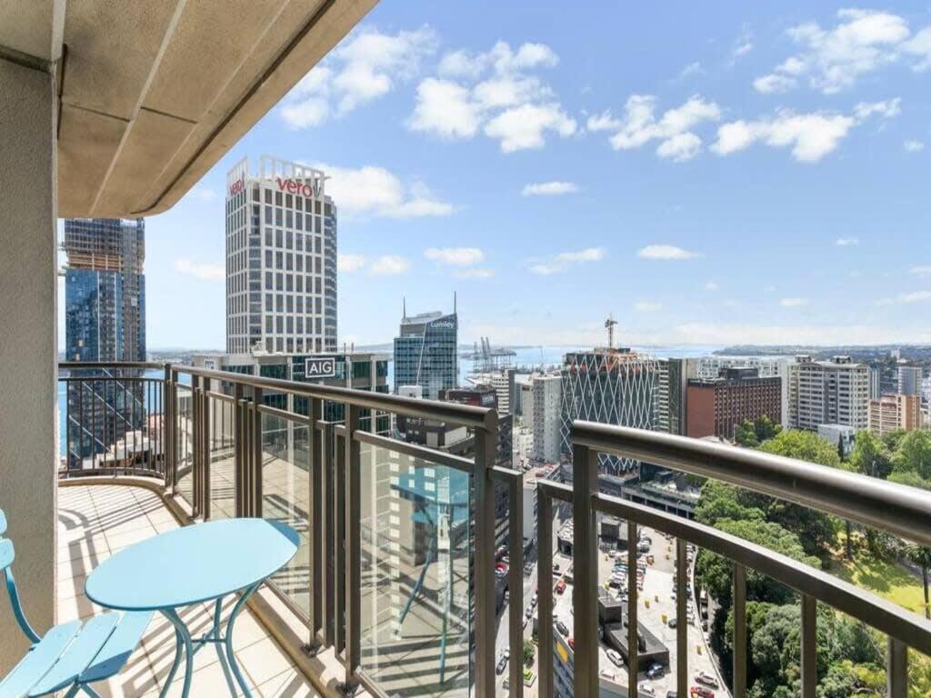 Bright One Bedroom Beauty With Balcony And Unbeatable Views Auckland Extérieur photo
